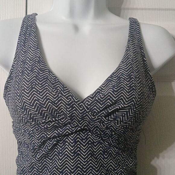 NIPTUCK Swim  Multi Fit Cup One Piece Swimsuit Sz 6 Navy blue white - Picture 3 of 7